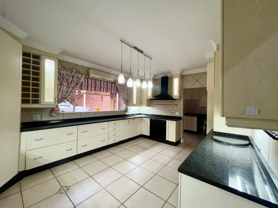 5 Bedroom Property for Sale in Safari Gardens North West